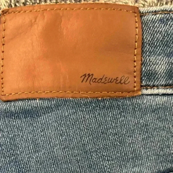 Madewell Highrise 10” Skinny Jeans Size 24P. 4 Button Closure. Rough Hem. - Picture 6 of 12